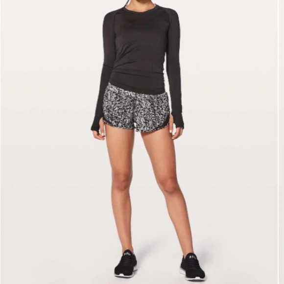 LULULEMON Hotty Hot Short II *2.5” Shorts Black White Size 4 - Picture 3 of 4